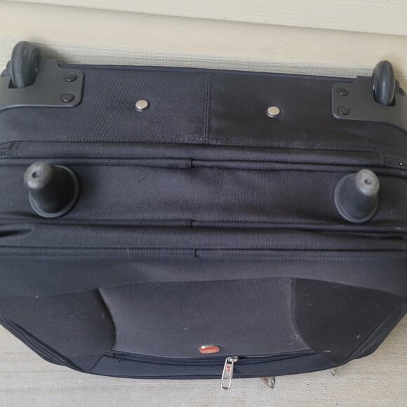 Swissgear Black Red Rolling Briefcase Padded Laptop Pocket 17 Inches - Picture 16 of 16